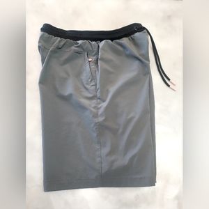 Avalanche Outdoor Supply Co. Gray/Black Zip picket Shorts. Size S